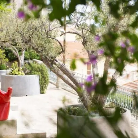 Castel Pierre Lisse בית הארחה