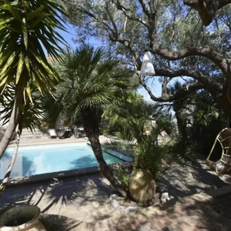 Гостевой дом Castel Pierre Lisse 3*