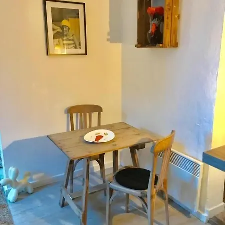 Castel Pierre Lisse בית הארחה